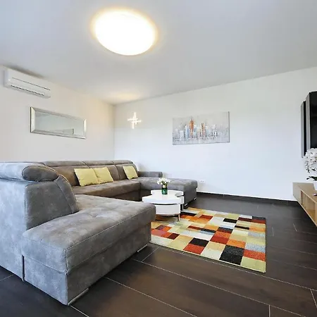 Nerina Ferienhaus Nin