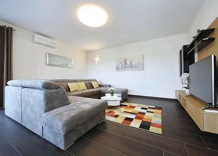 Nerina Сasa de vacaciones Nin