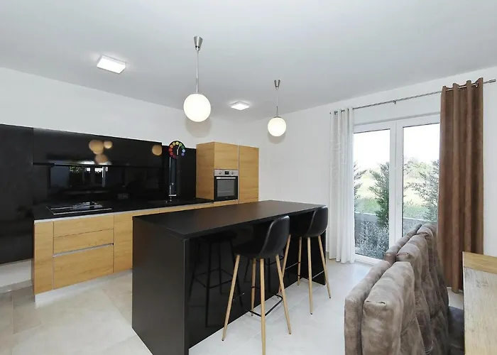 Nerina Сasa de vacaciones Nin