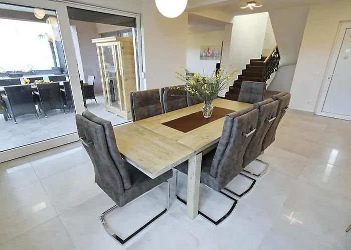 Nerina Сasa de vacaciones Nin